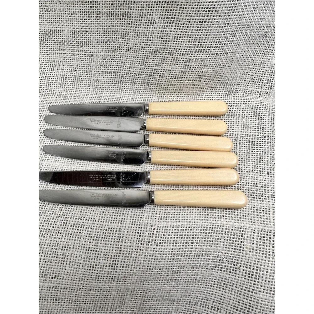 J.W. Cassidy Son Ltd England Stainless Steel Dinner Knives Cream Handle Lot 6‎